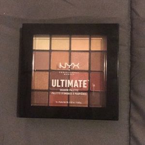 Nyx Ultimate shadow palette
